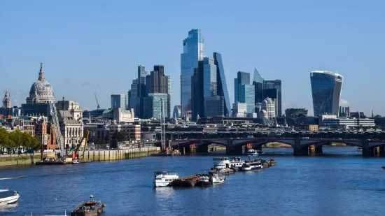 股票配资十大平台 IMF上调英国经济增长预测 称通胀和利率下降将提振需求